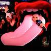 MILEY CYRUS left her 
tongue in Times Square!
D'OH!