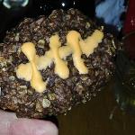 This is a "No Bake" cookie in the shape of a football that Papa Don's waitresses were
passing out to the customers.
I can't imagine how they are
eatable if you don't bake 
them, but they were delicious.
