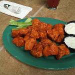 Hooley House is an Irish restaurant, but they do have 
Americanized food also.
These are S. B.'s Bonless
Chicken Hunks. He always
asks for the hottest sauce
that they got. 
